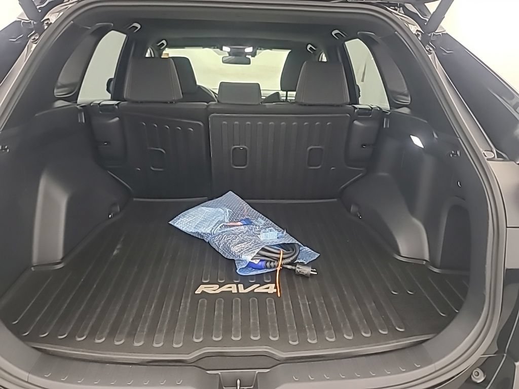 Used 2025 Toyota RAV4 SE w/ Weather & Moonroof Package AWD/4WD image 19