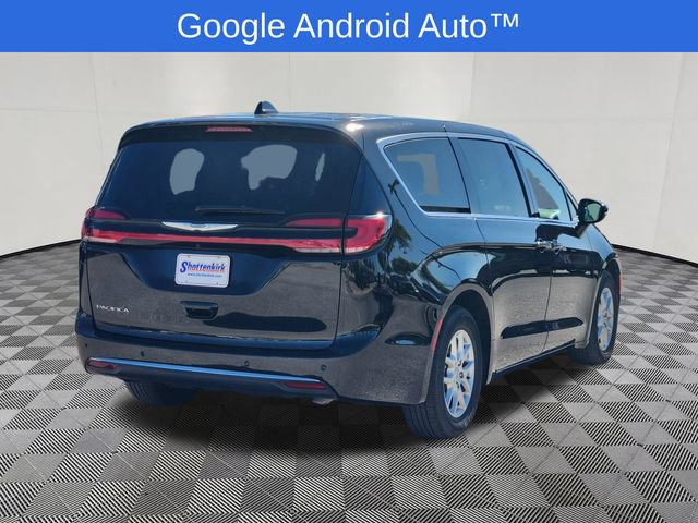 Used 2024 Chrysler Pacifica Touring-L FWD image 4