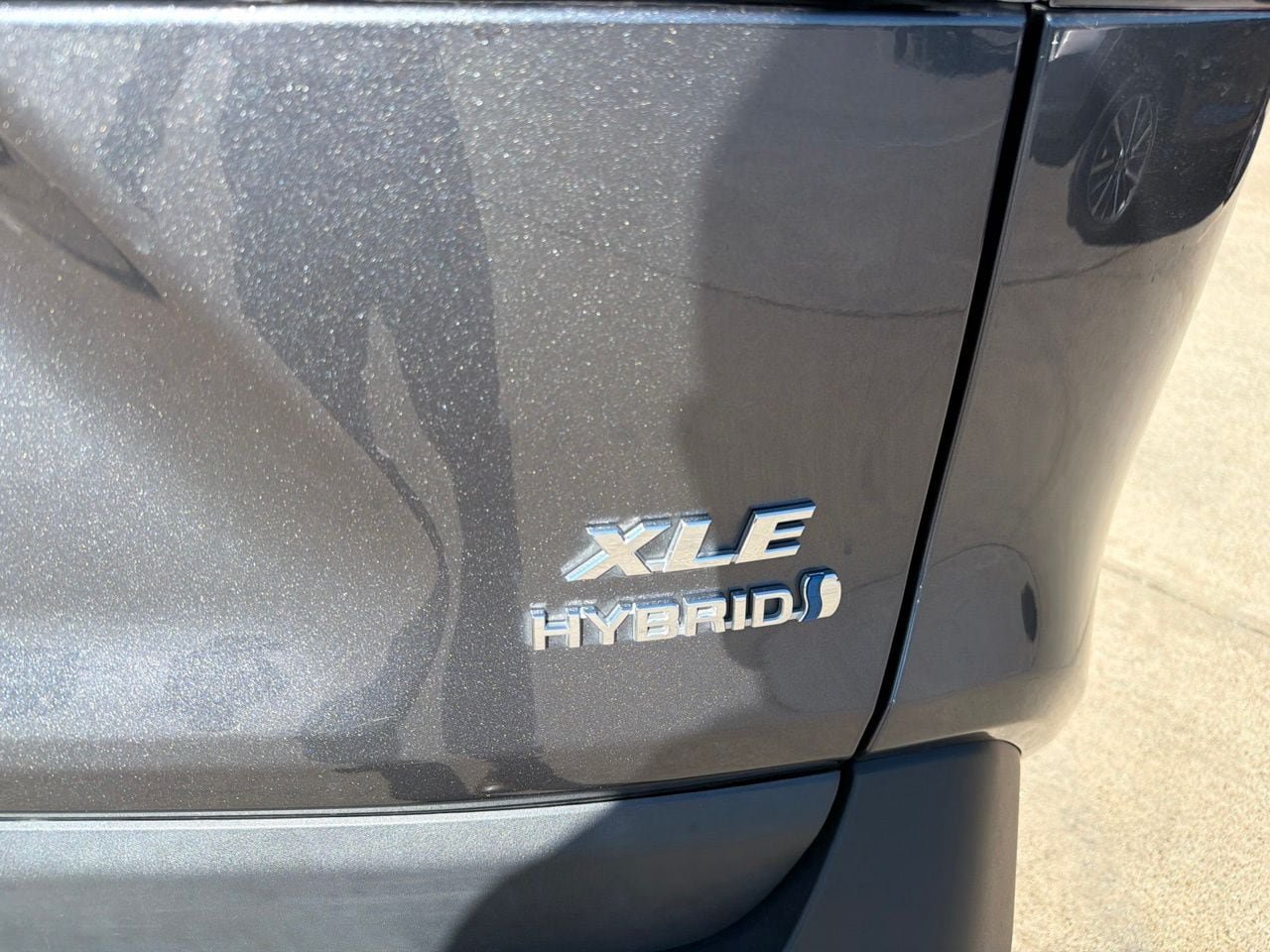 Used 2022 Toyota RAV4 XLE AWD/4WD image 8
