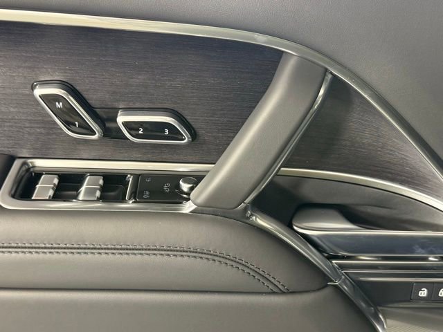 New 2025 Land Rover Range Rover SE image 16