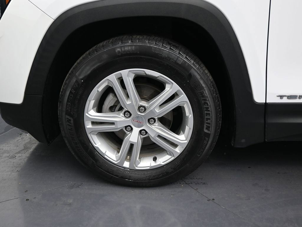 Used 2023 GMC Terrain SLE w/ Driver Convenience Package image 9