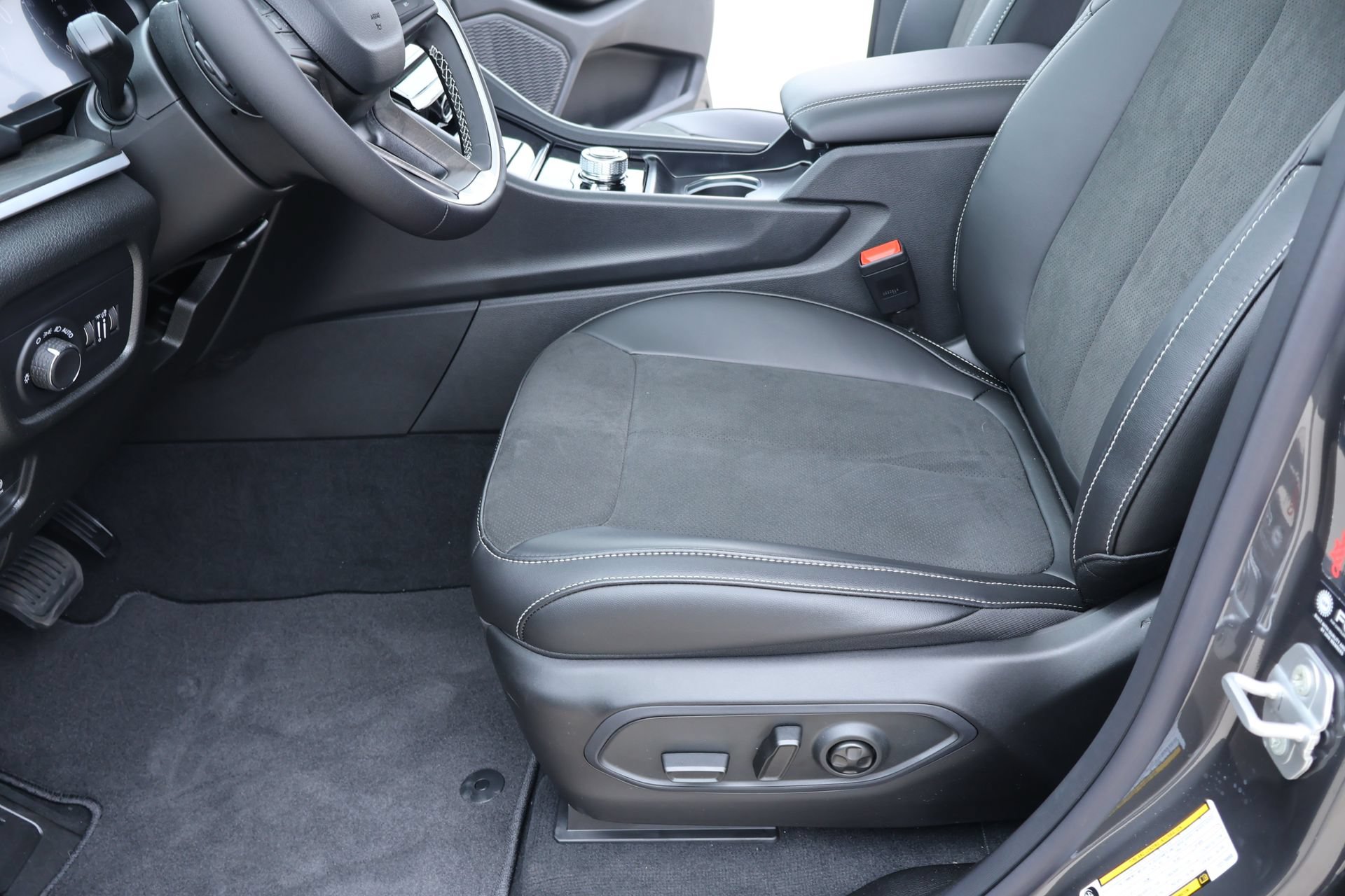 New 2026 Jeep Grand Cherokee Altitude AWD/4WD image 12