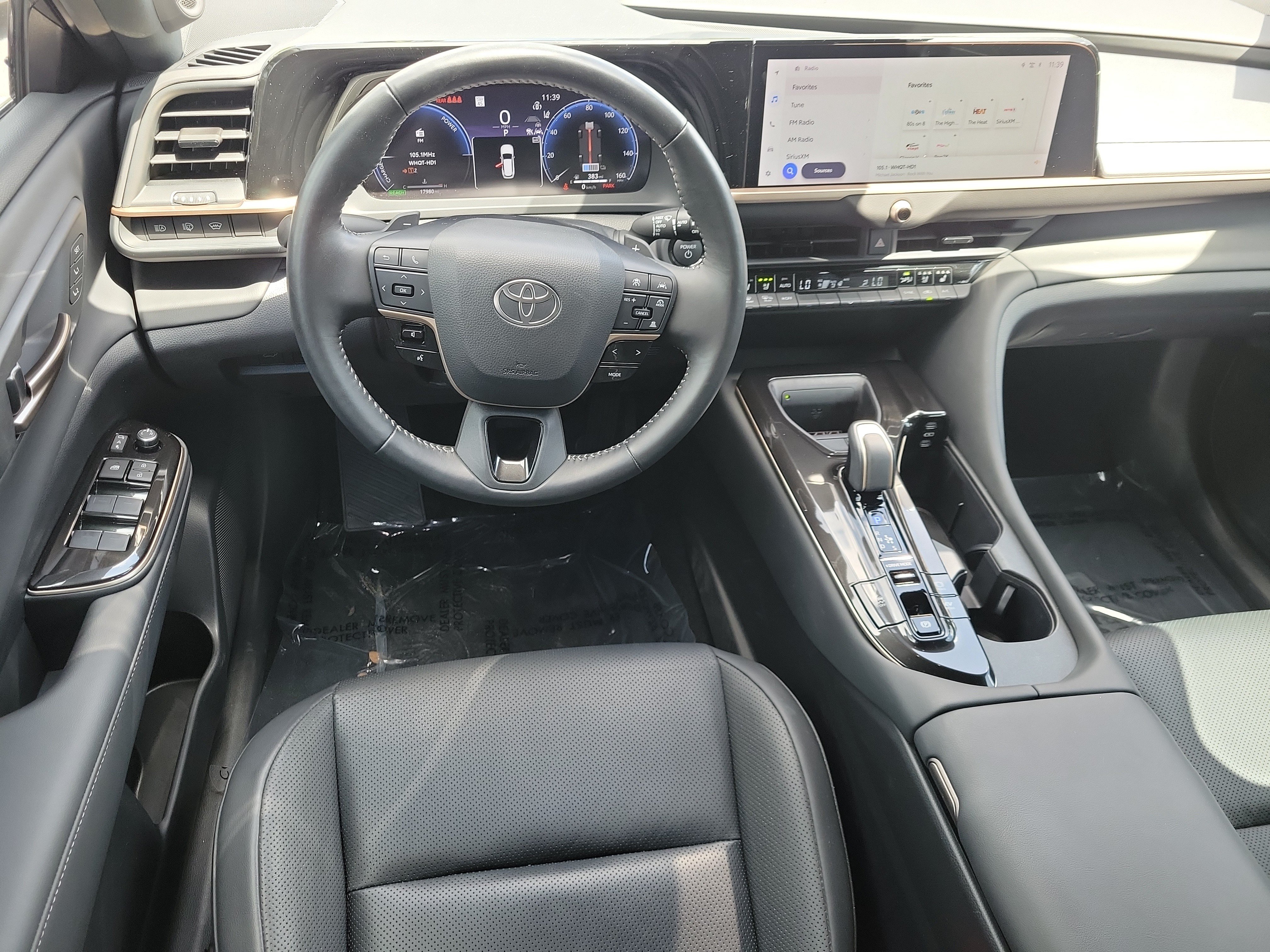 Used 2025 Toyota Crown Signia AWD/4WD image 6