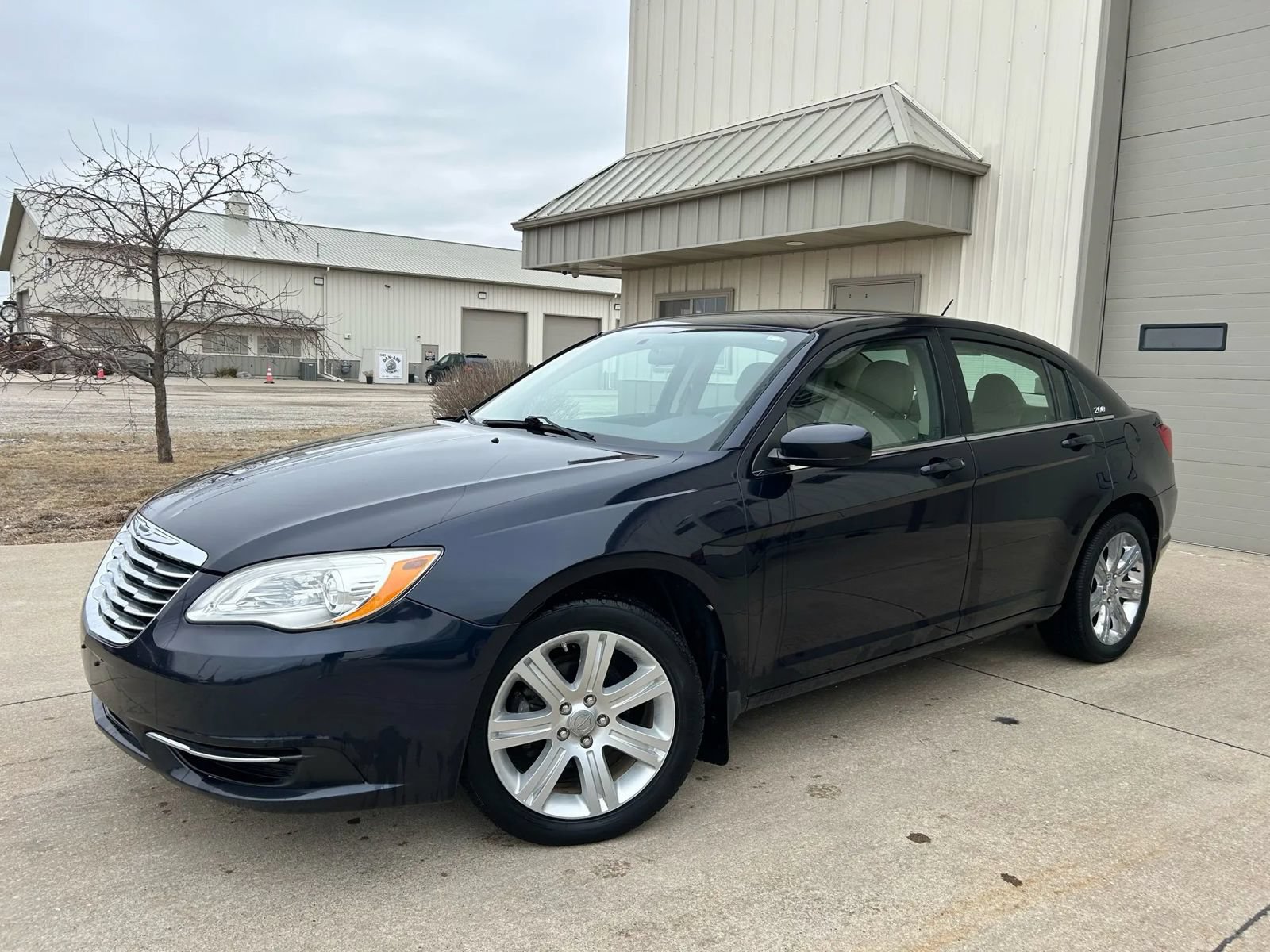 Used 2012 Chrysler 200 Touring w/ Cold Weather Group FWD image 2
