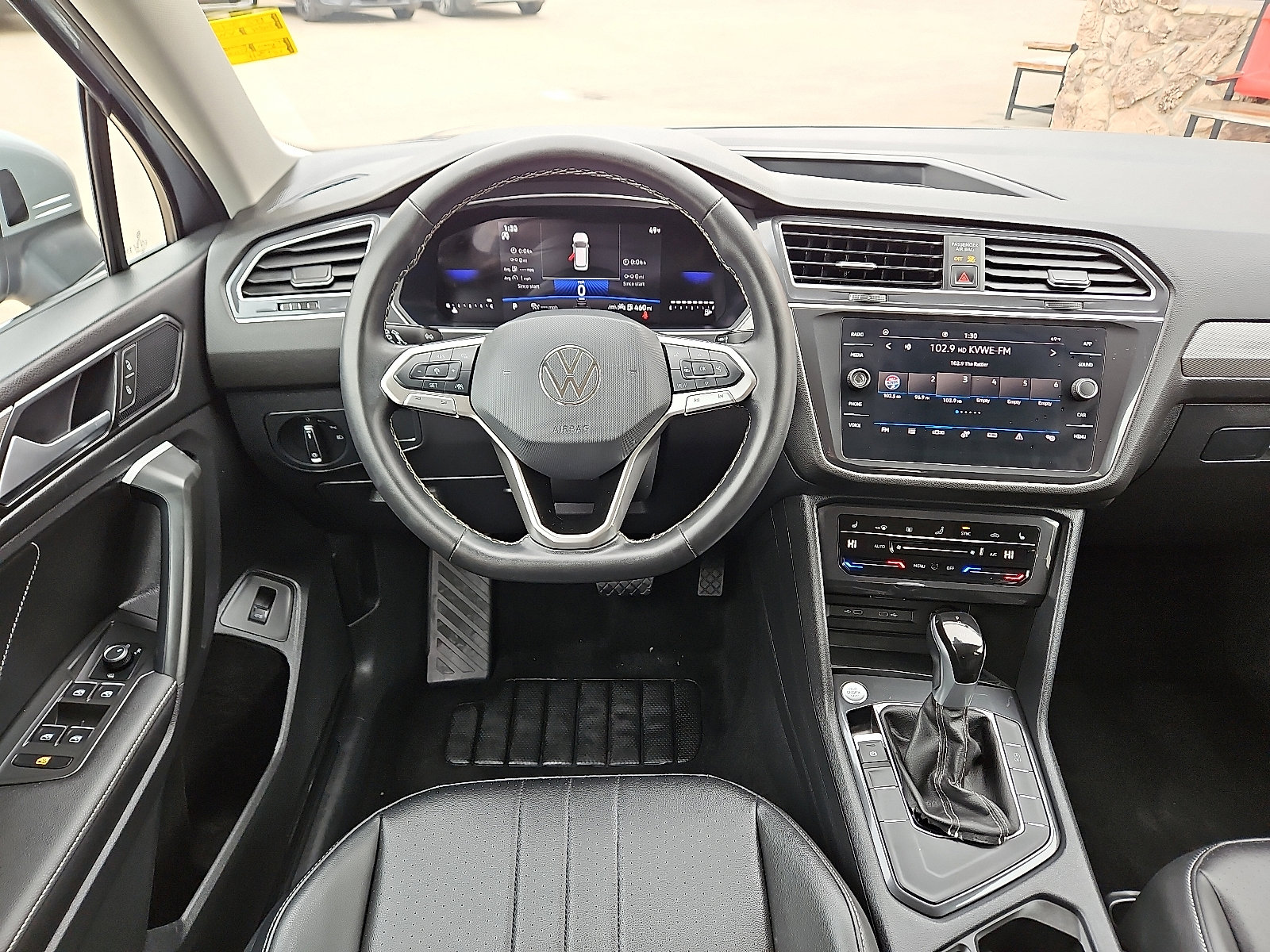 Used 2024 Volkswagen Tiguan SE FWD image 8