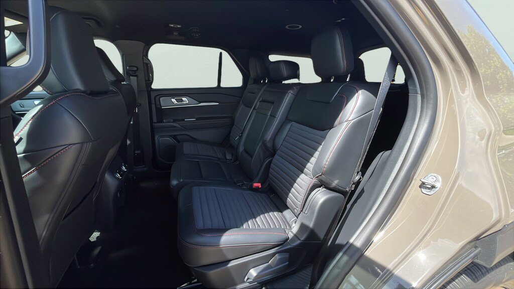 New 2026 Ford Explorer ST-Line w/ ST-Line Street Pack AWD/4WD image 16