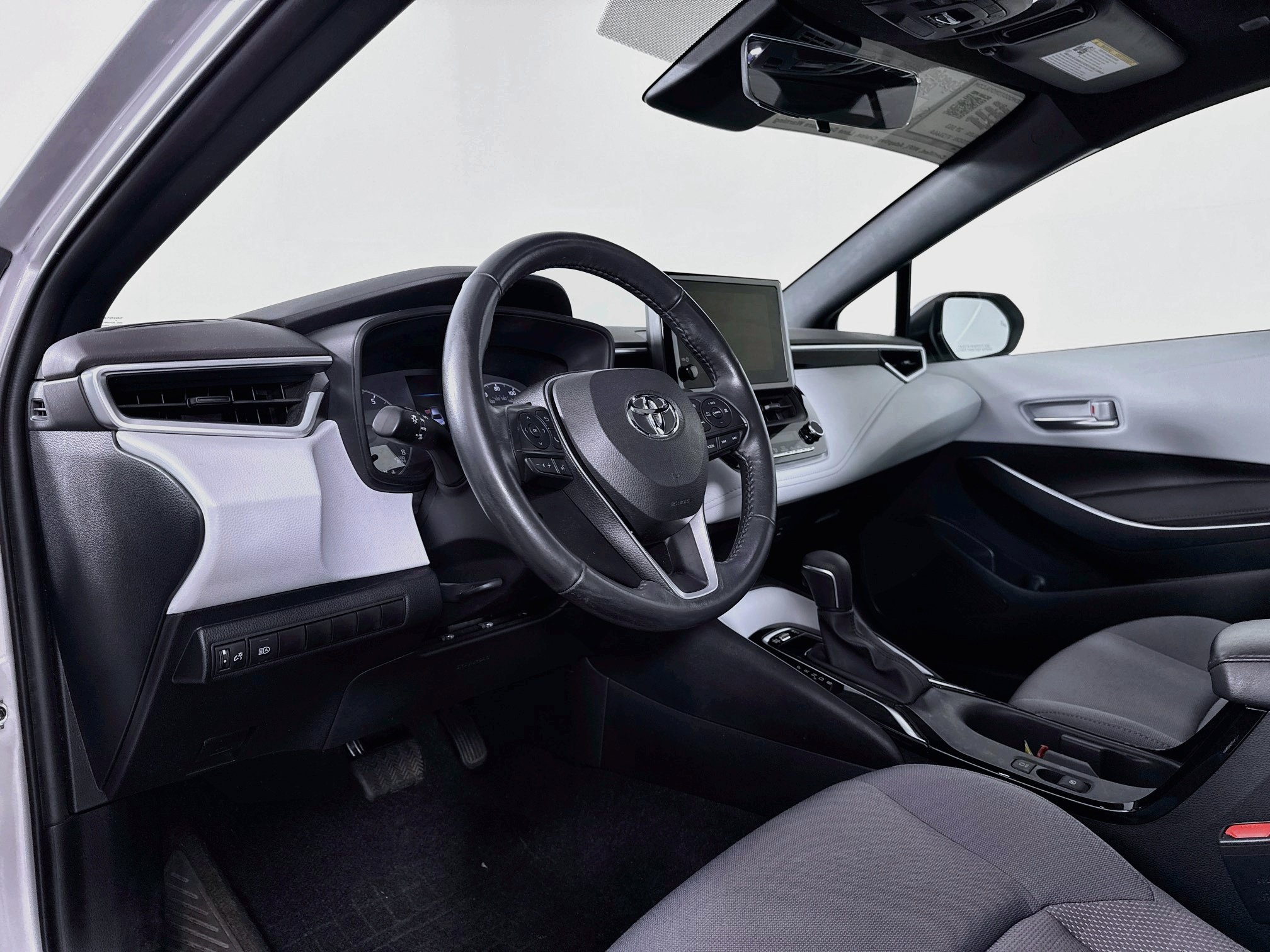 Certified 2023 Toyota Corolla SE w/ SE Premium Package FWD image 9