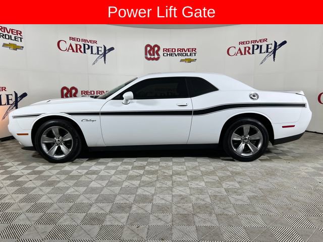 Used 2015 Dodge Challenger SXT image 4