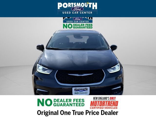 Used 2024 Chrysler Pacifica Touring-L image 10