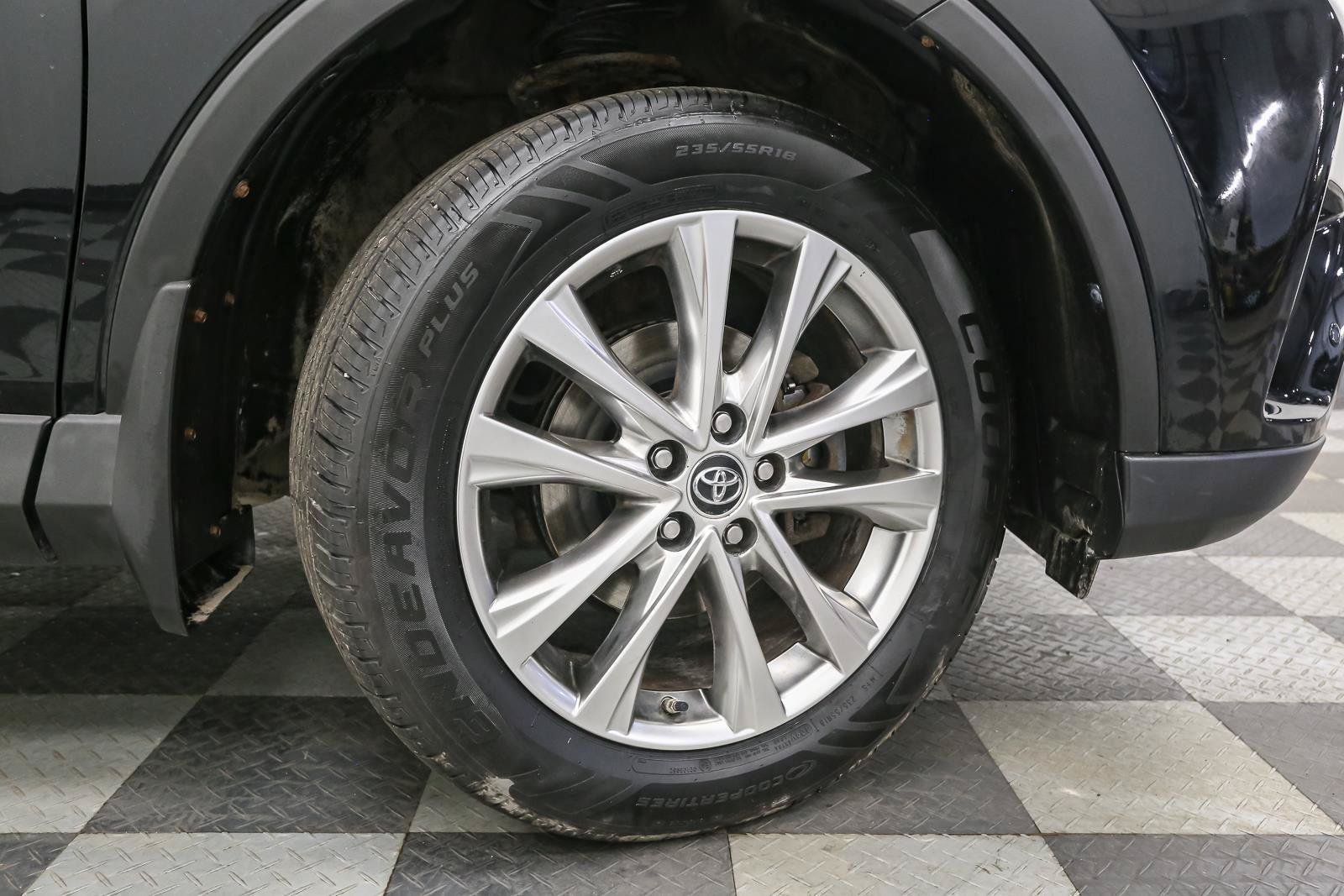 Used 2018 Toyota RAV4 Limited w/ Advanced Technology Package AWD/4WD image 15