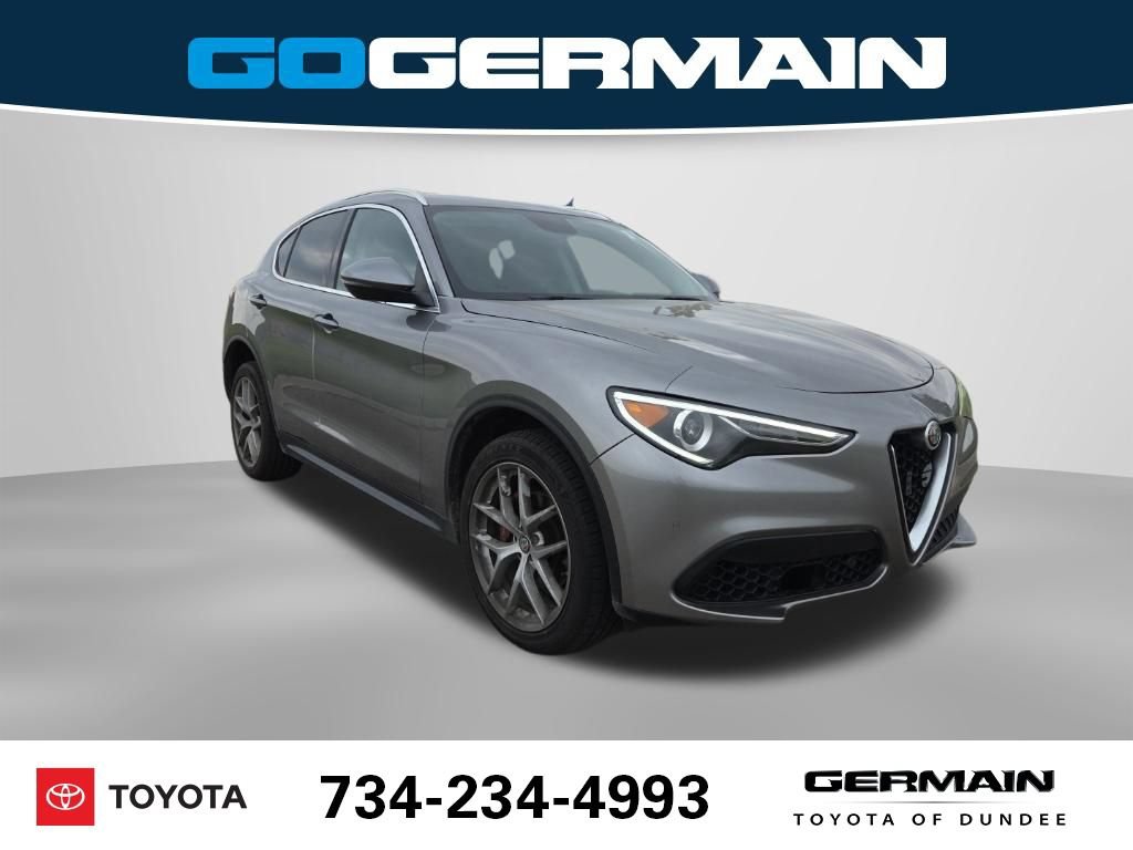 Used 2018 Alfa Romeo Stelvio Ti AWD/4WD image 4
