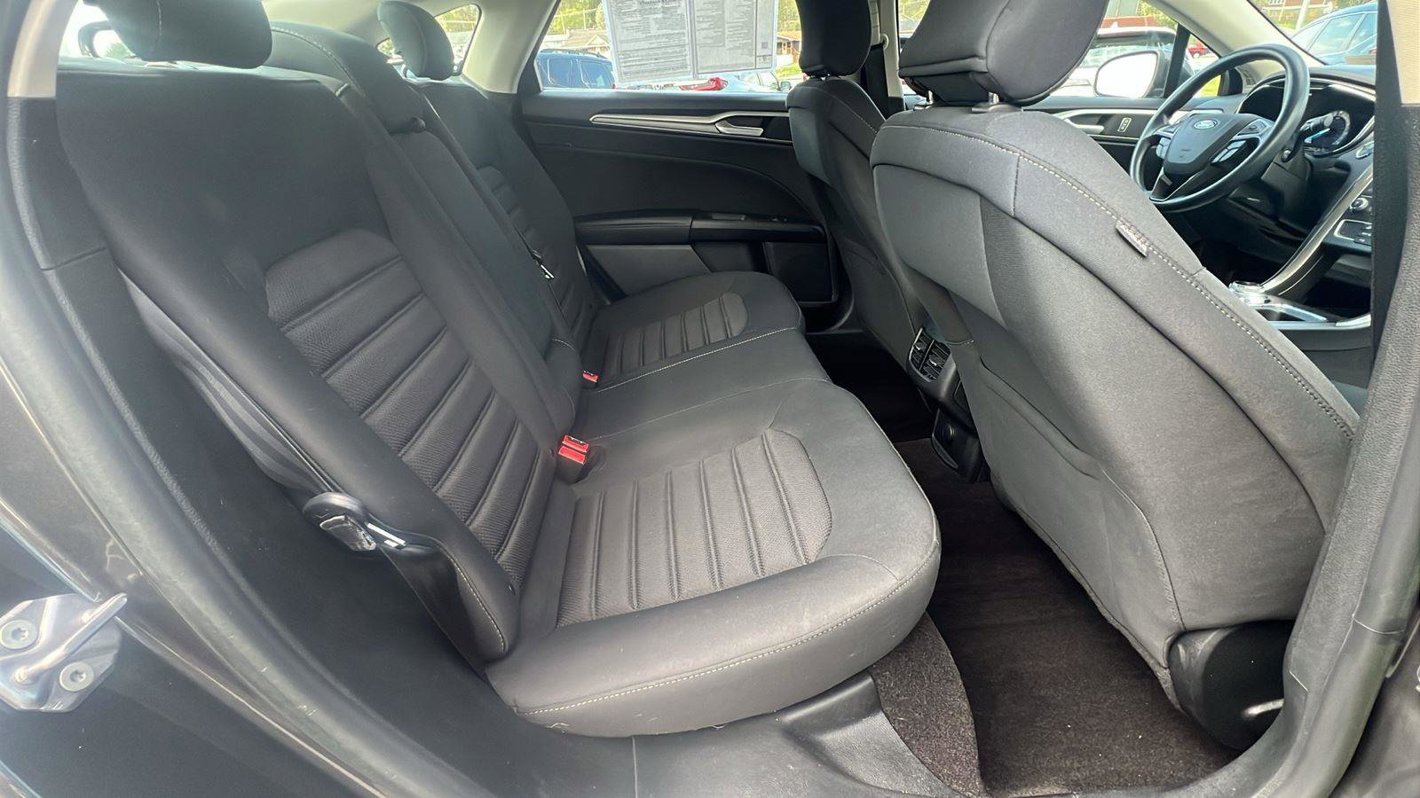 Used 2019 Ford Fusion SE image 15