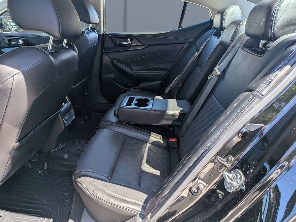 Used 2023 Nissan Maxima Platinum w/ Sport Mat Group FWD image 12