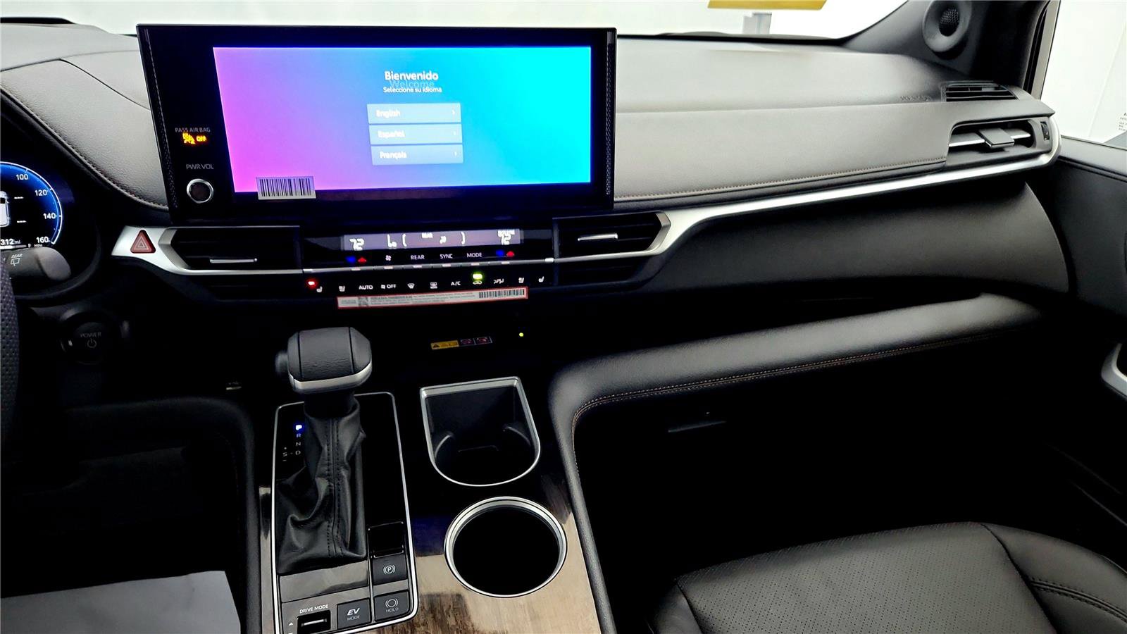 Used 2026 Toyota Sienna Platinum image 32