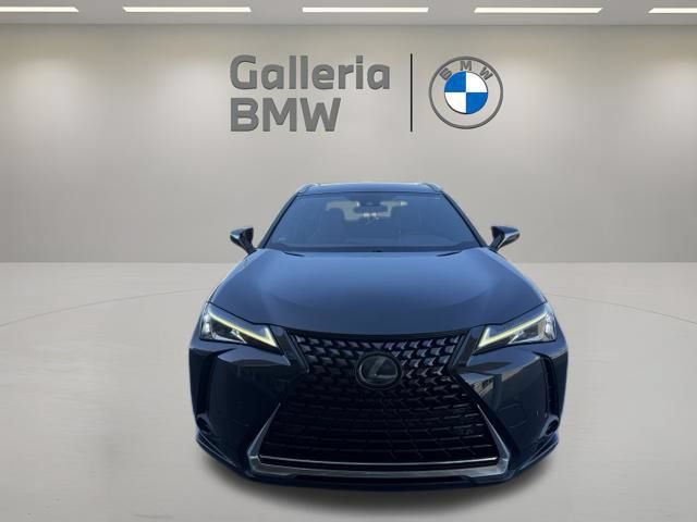 Used 2021 Lexus UX 200 w/ Accessory Package (Z1) FWD image 3