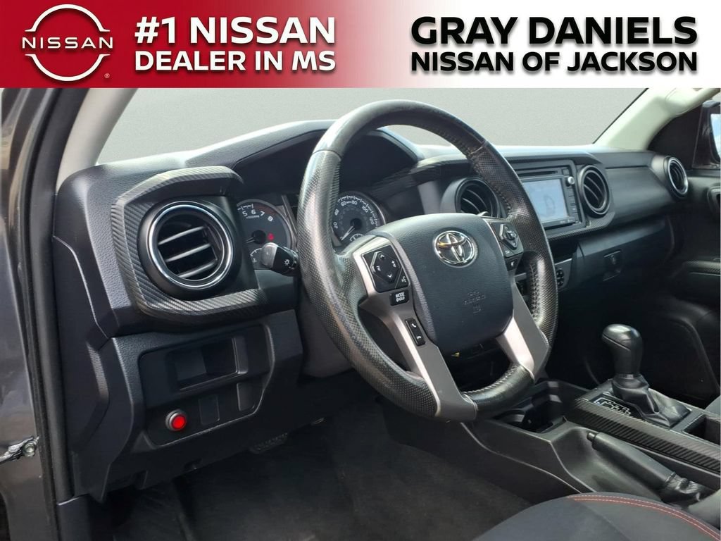Used 2016 Toyota Tacoma SR5 w/ SR5 Appearance Package (SN) AWD/4WD image 10
