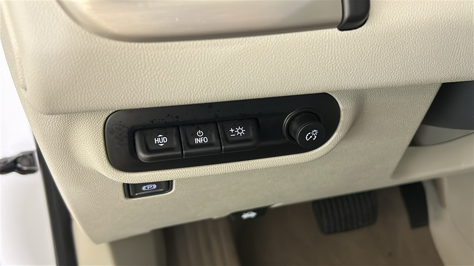 Used 2023 GMC Terrain Denali w/ Denali Premium Package AWD/4WD image 24