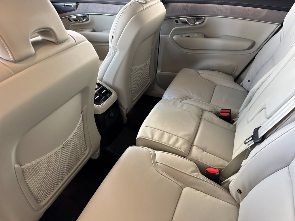 New 2026 Volvo XC90 T8 Ultra w/ Protection Package Premier AWD/4WD image 11