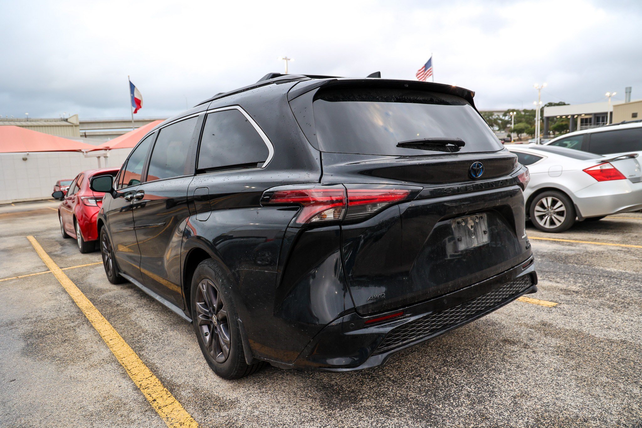 Used 2024 Toyota Sienna XSE w/ XSE Premium Package AWD/4WD image 9