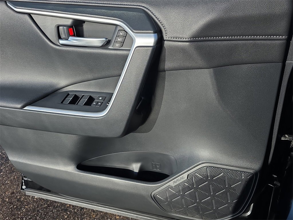 Used 2019 Toyota RAV4 Limited image 28