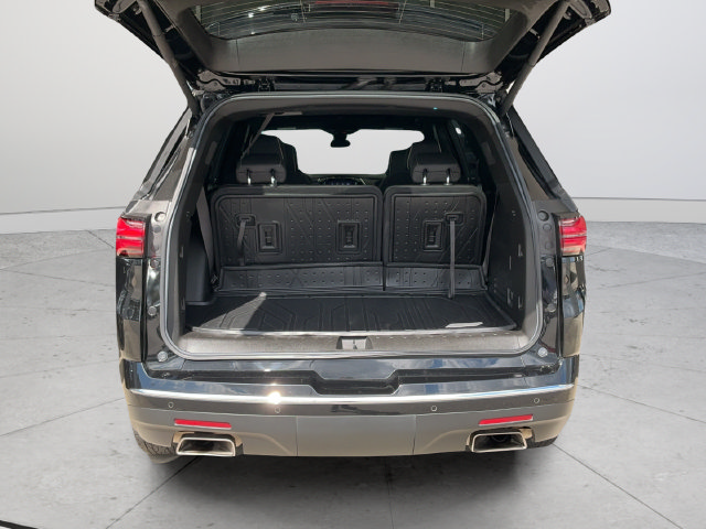 Used 2023 Chevrolet Traverse Premier FWD image 25