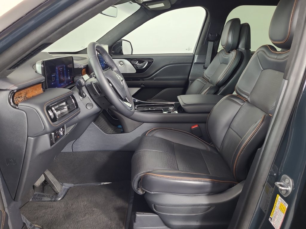 Used 2025 Lincoln Aviator Black Label AWD/4WD image 19