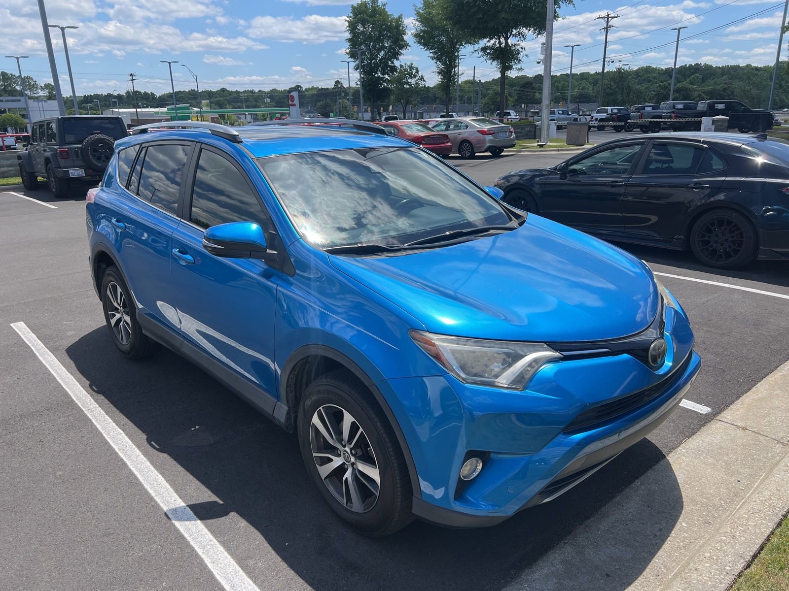 Used 2017 Toyota RAV4 XLE FWD image 9