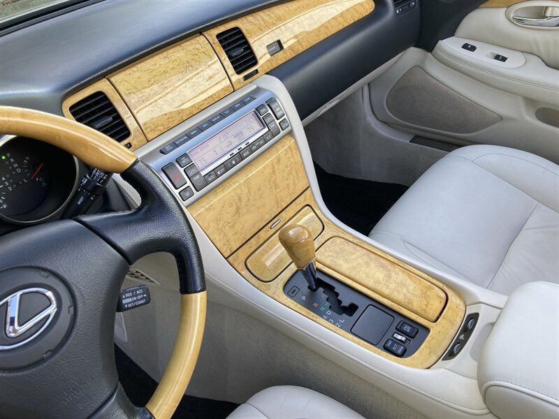 Used 2004 Lexus SC 430 Convertible RWD image 23