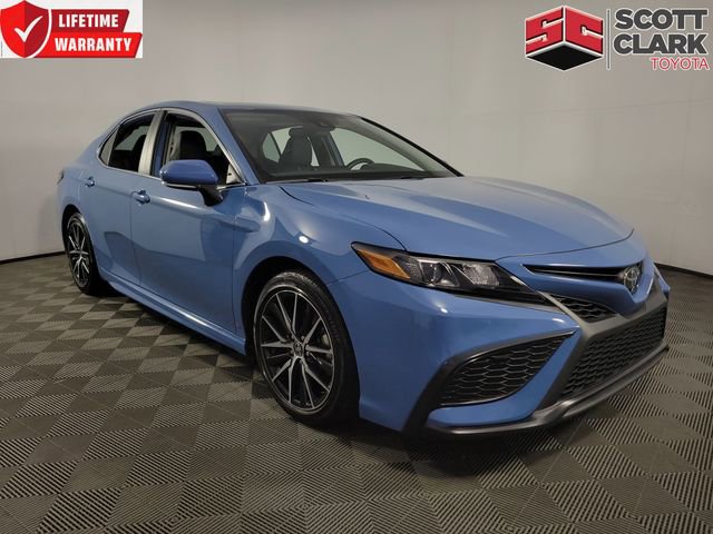 Used 2023 Toyota Camry SE FWD image 1