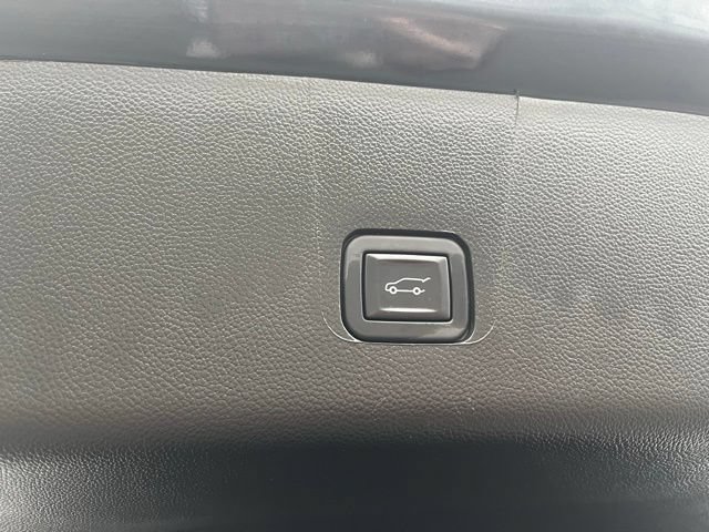 Used 2023 Chevrolet Traverse Premier w/ Redline Edition AWD/4WD image 44