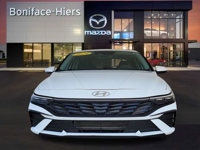 Used 2024 Hyundai Elantra SE image 2