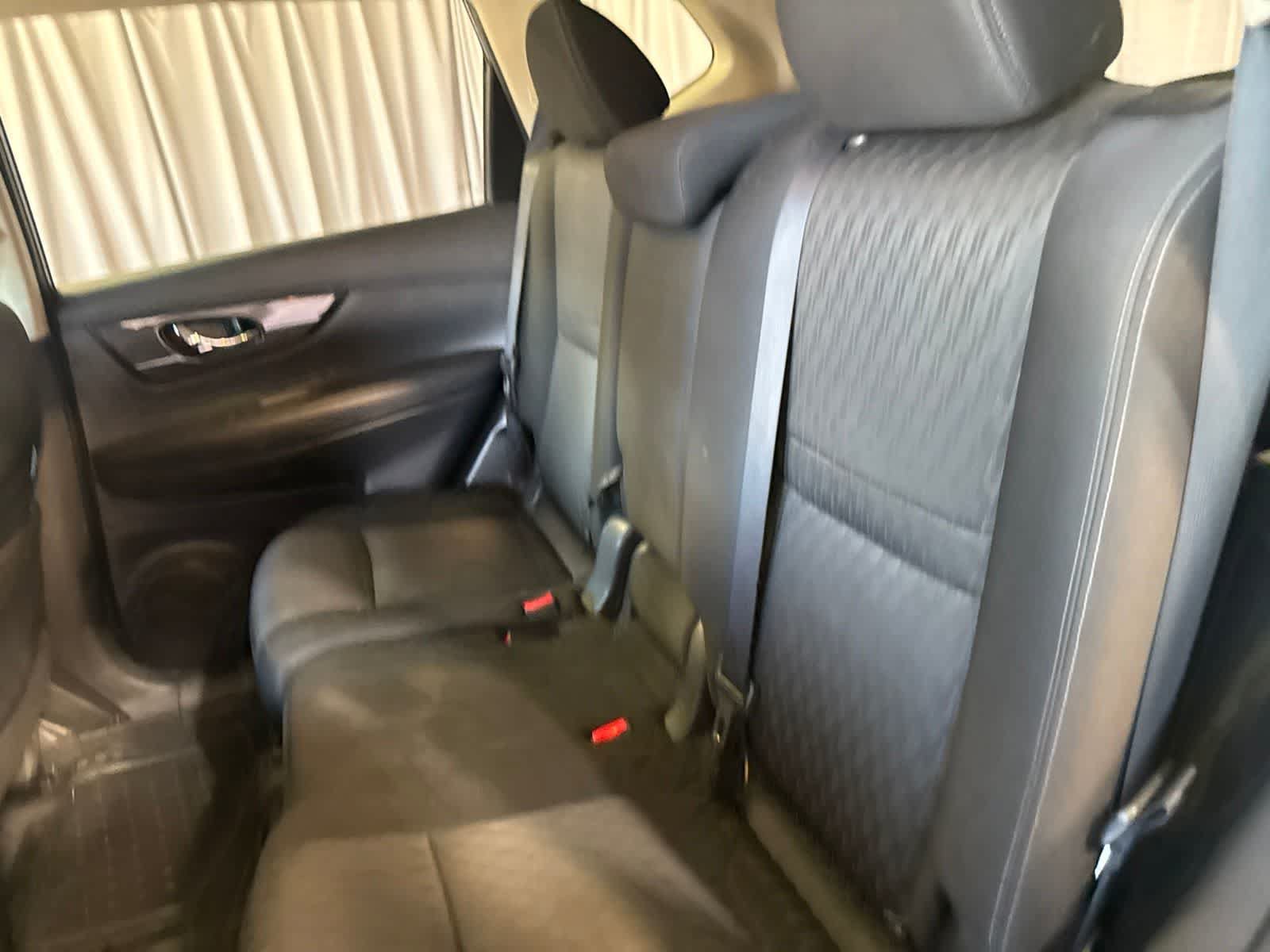 Used 2017 Nissan Rogue SV FWD image 16