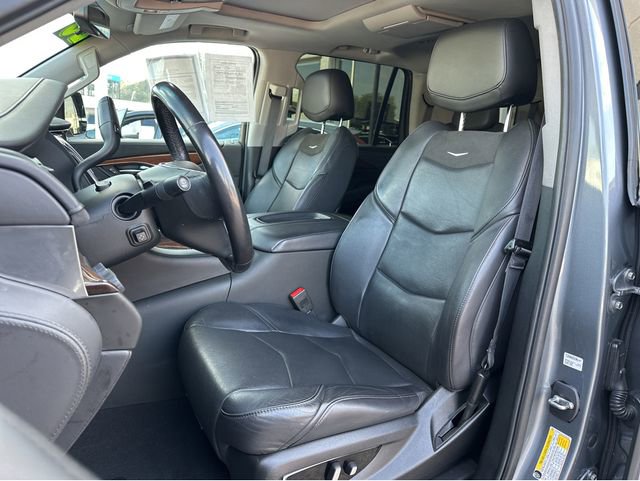 Used 2020 Cadillac Escalade Premium Luxury w/ LPO, Radiant Package image 23