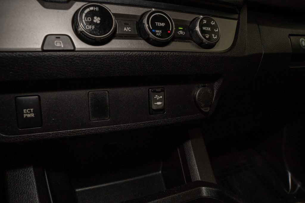 Used 2016 Toyota Tacoma SR5 image 13