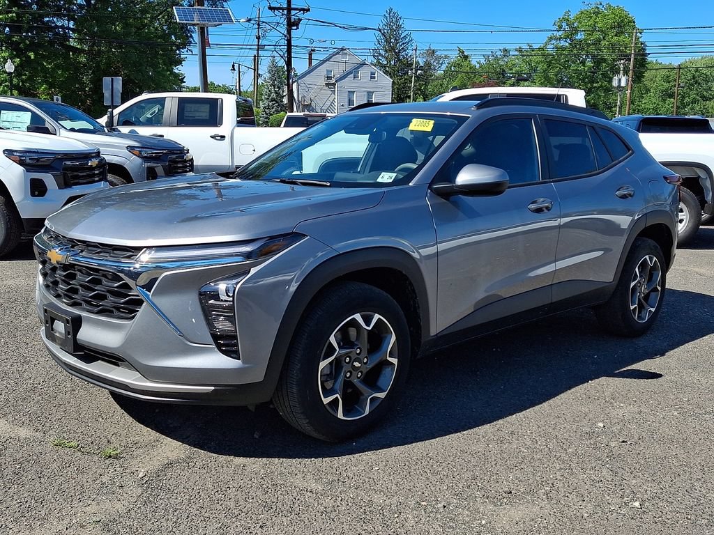 Used 2024 Chevrolet Trax LT FWD image 3