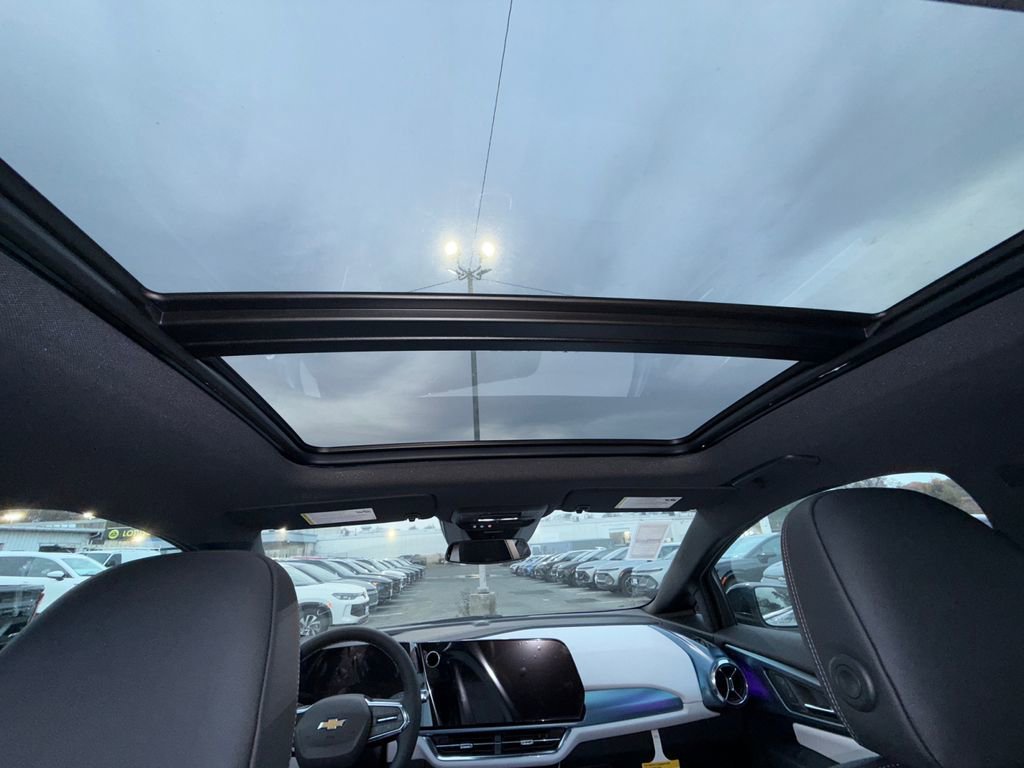 New 2026 Chevrolet Equinox EV LT image 21