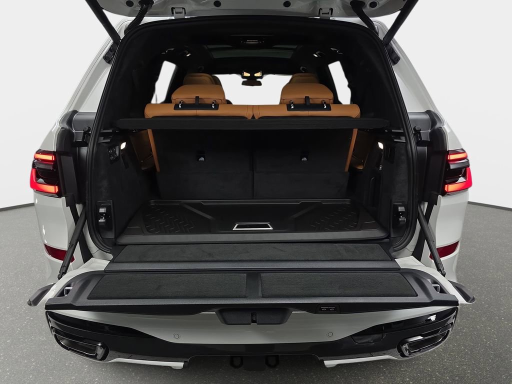 New 2026 BMW X7 xDrive40i w/ M Sport Package image 13