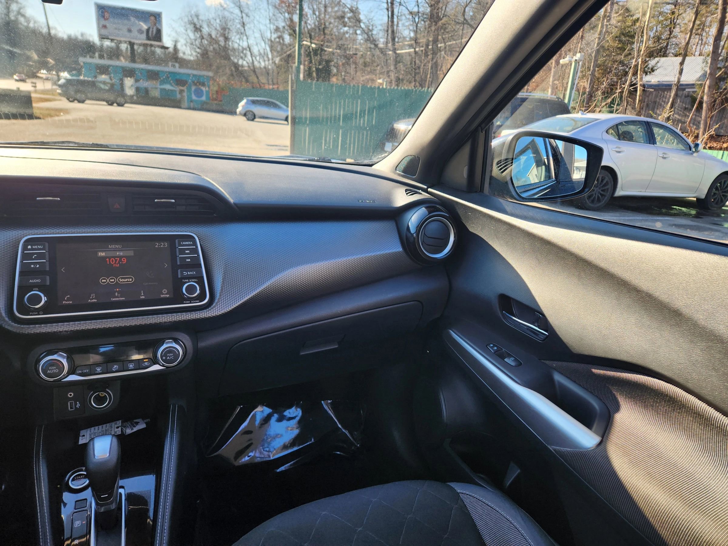 Used 2020 Nissan Kicks SV image 29