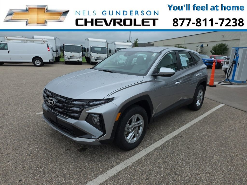 Used 2025 Hyundai Tucson SE image 3