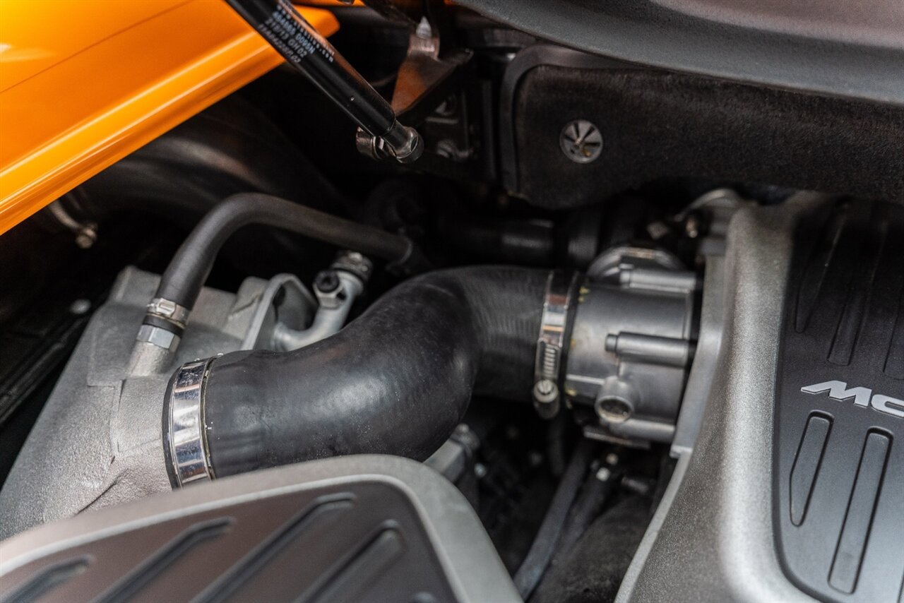 Used 2014 McLaren MP4-12C Spider RWD image 58