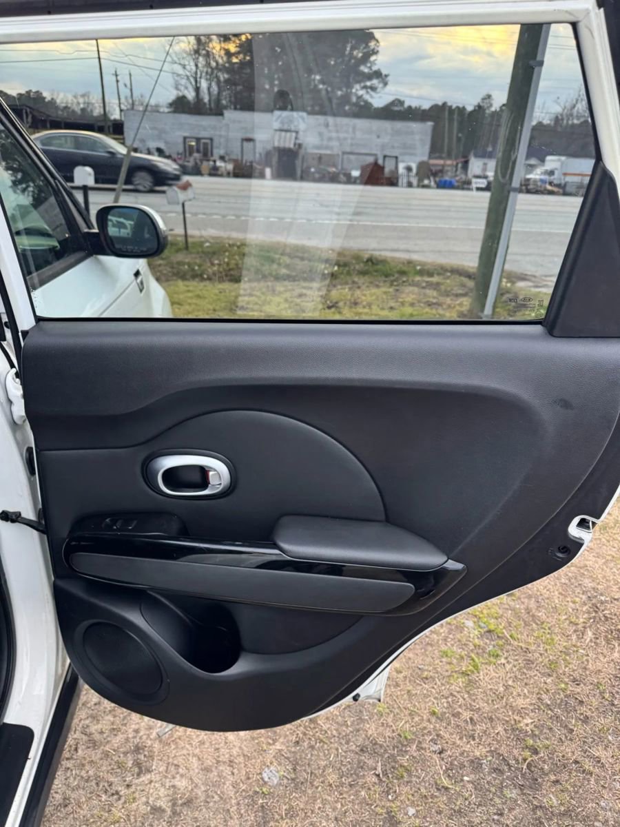 Used 2015 Kia Soul ! w/ Sun & Sound Package image 14