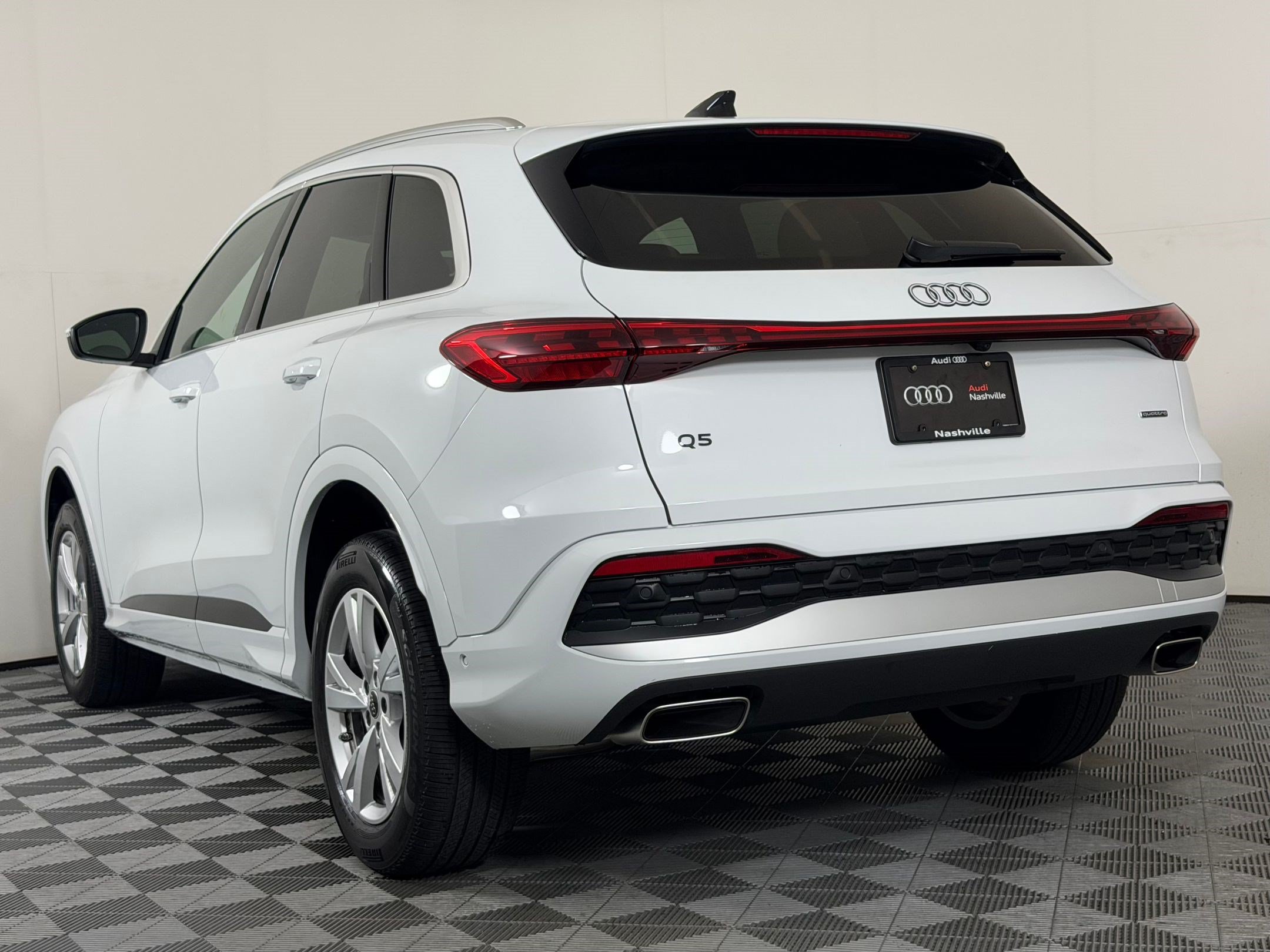 Used 2025 Audi Q5 Premium AWD/4WD image 3