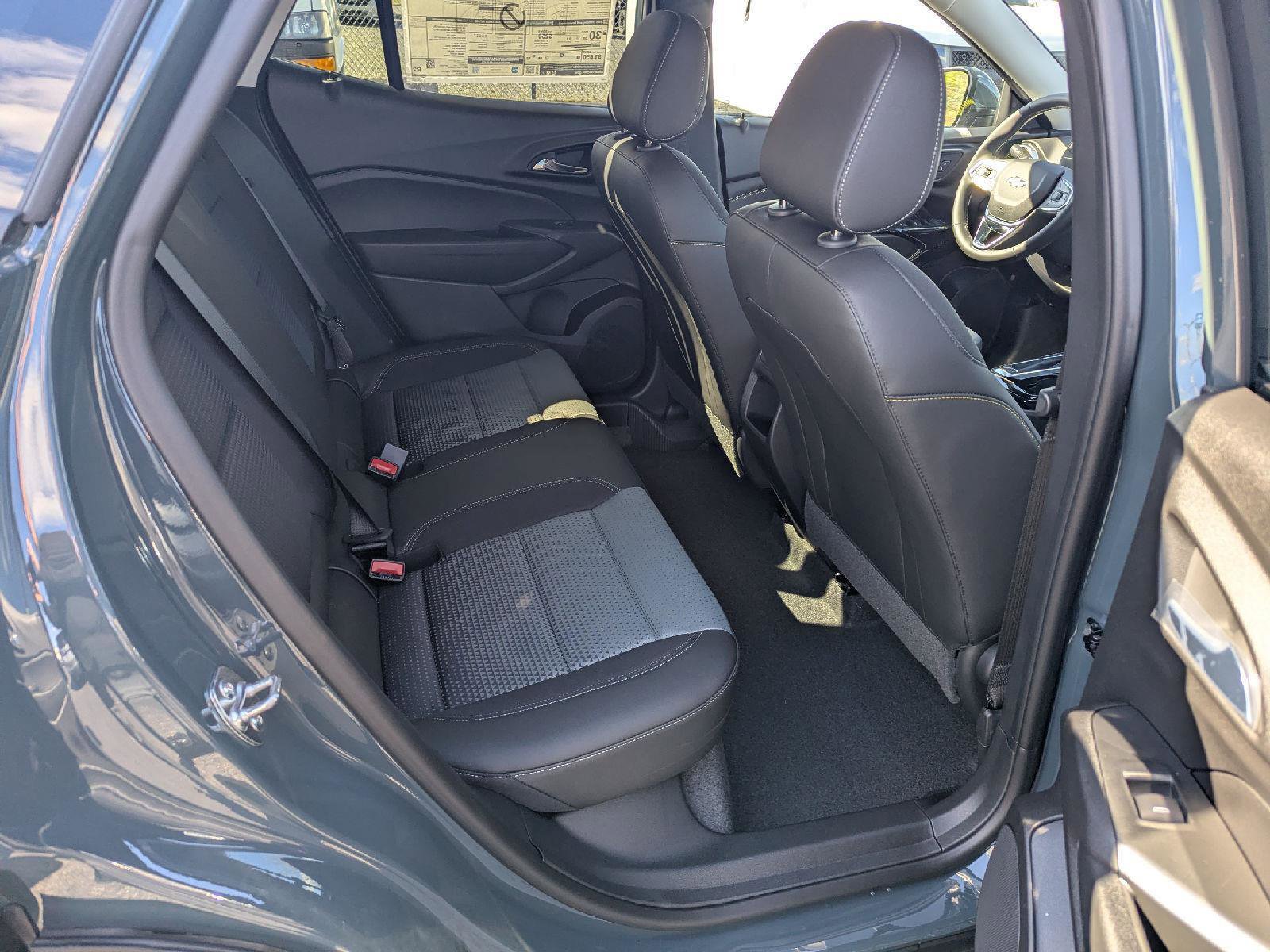 New 2026 Chevrolet Trax LT w/ Sunroof Package image 40