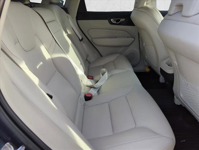 Used 2020 Volvo XC60 T5 Momentum w/ Protection Package Premier image 23