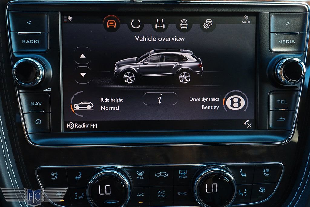 Used 2017 Bentley Bentayga image 27