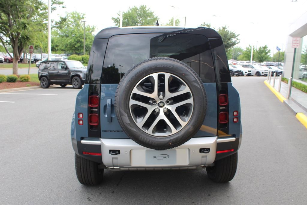 Used 2025 Land Rover Defender 110 S image 6