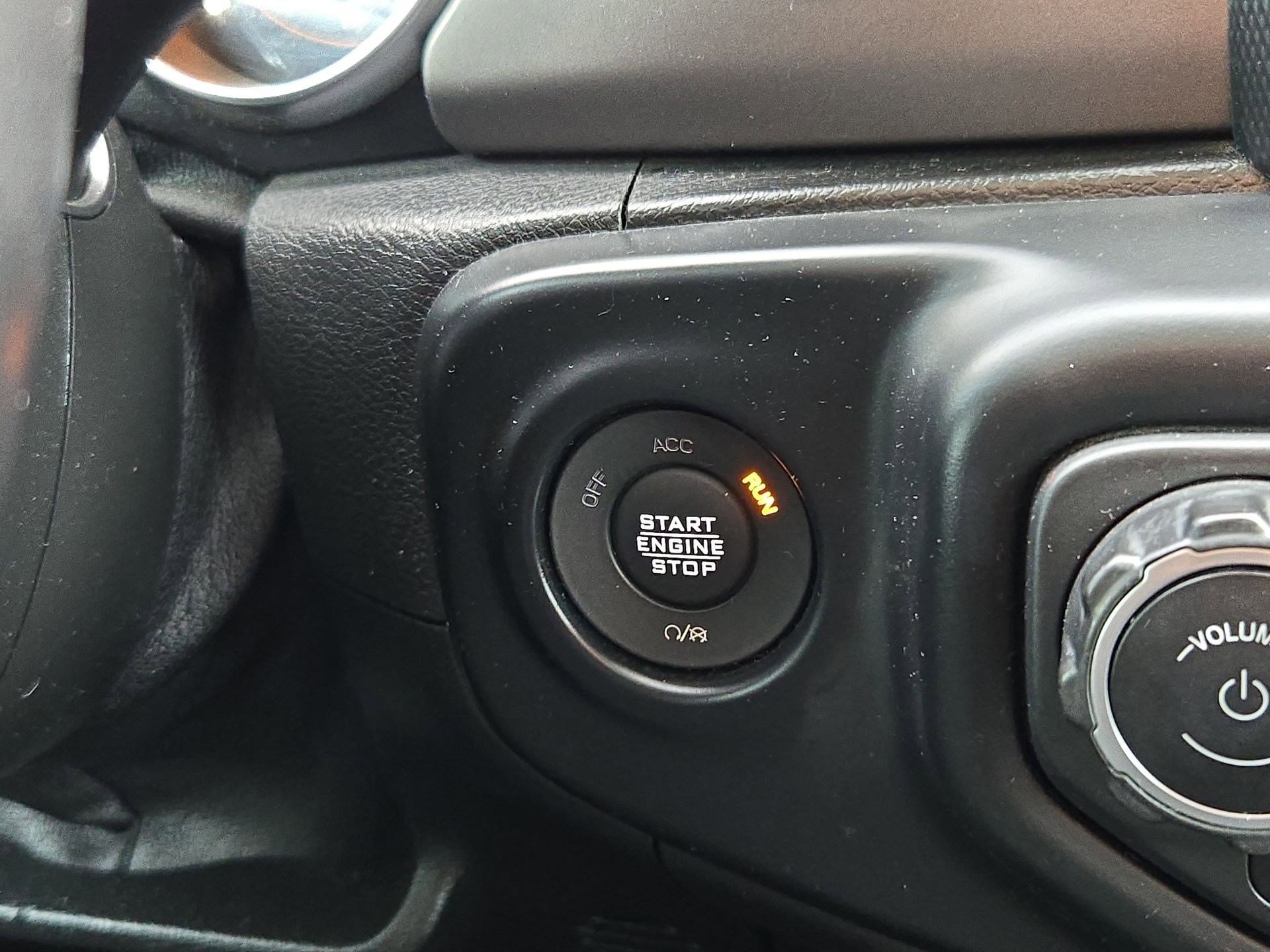 Used 2021 Jeep Gladiator Willys image 19