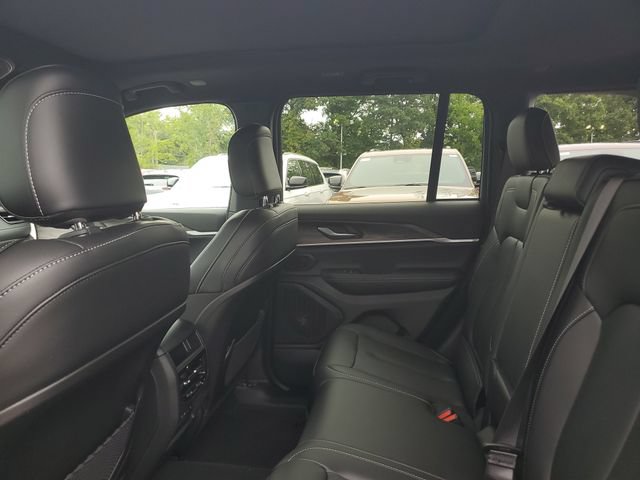 New 2026 Jeep Grand Cherokee Limited w/ Limited Altitude Package AWD/4WD image 10