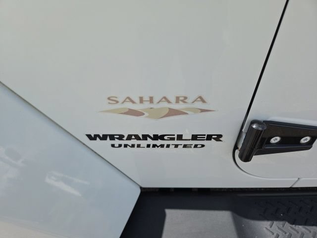 Used 2015 Jeep Wrangler Unlimited Sahara w/ Connectivity Group AWD/4WD image 36