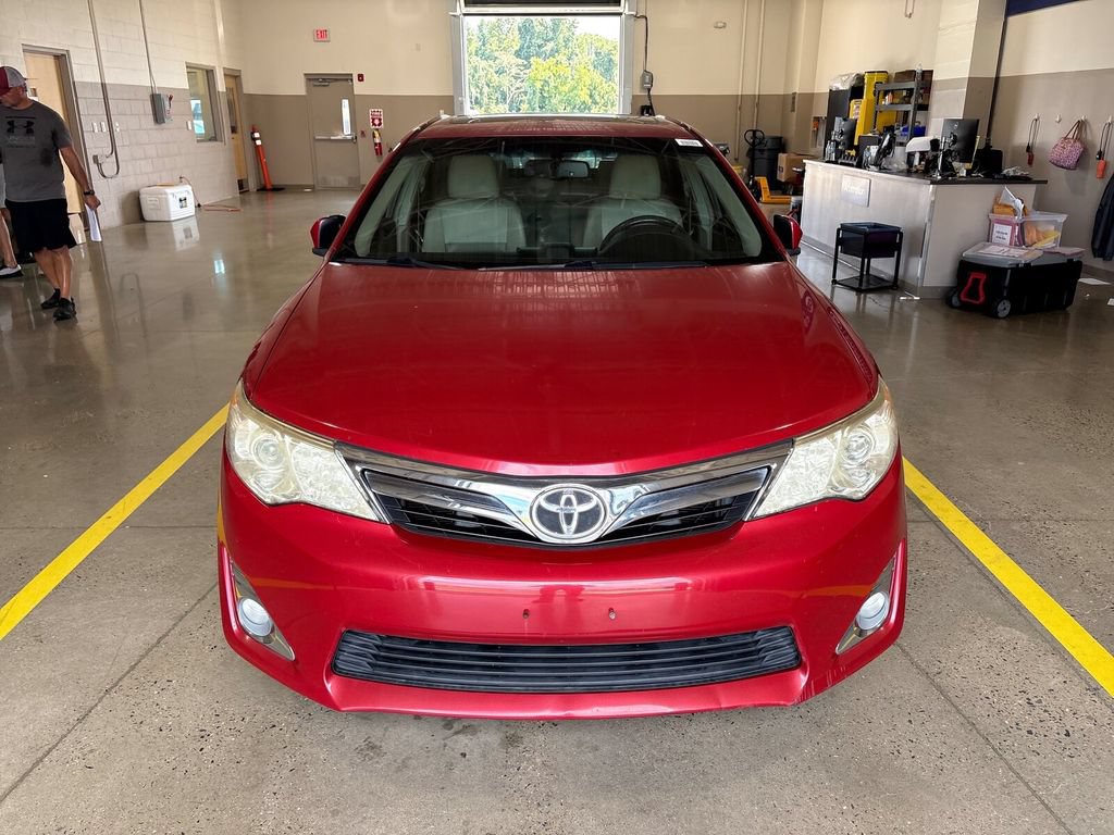 Used 2013 Toyota Camry XLE w/ Leather Pkg FWD image 9